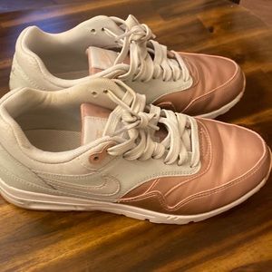 Adorable Rose gold and cream Nike air